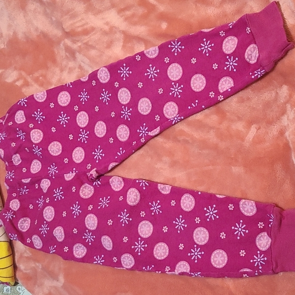 Bundle Of Girls Matching Pajama Sets. - Picture 7 of 15